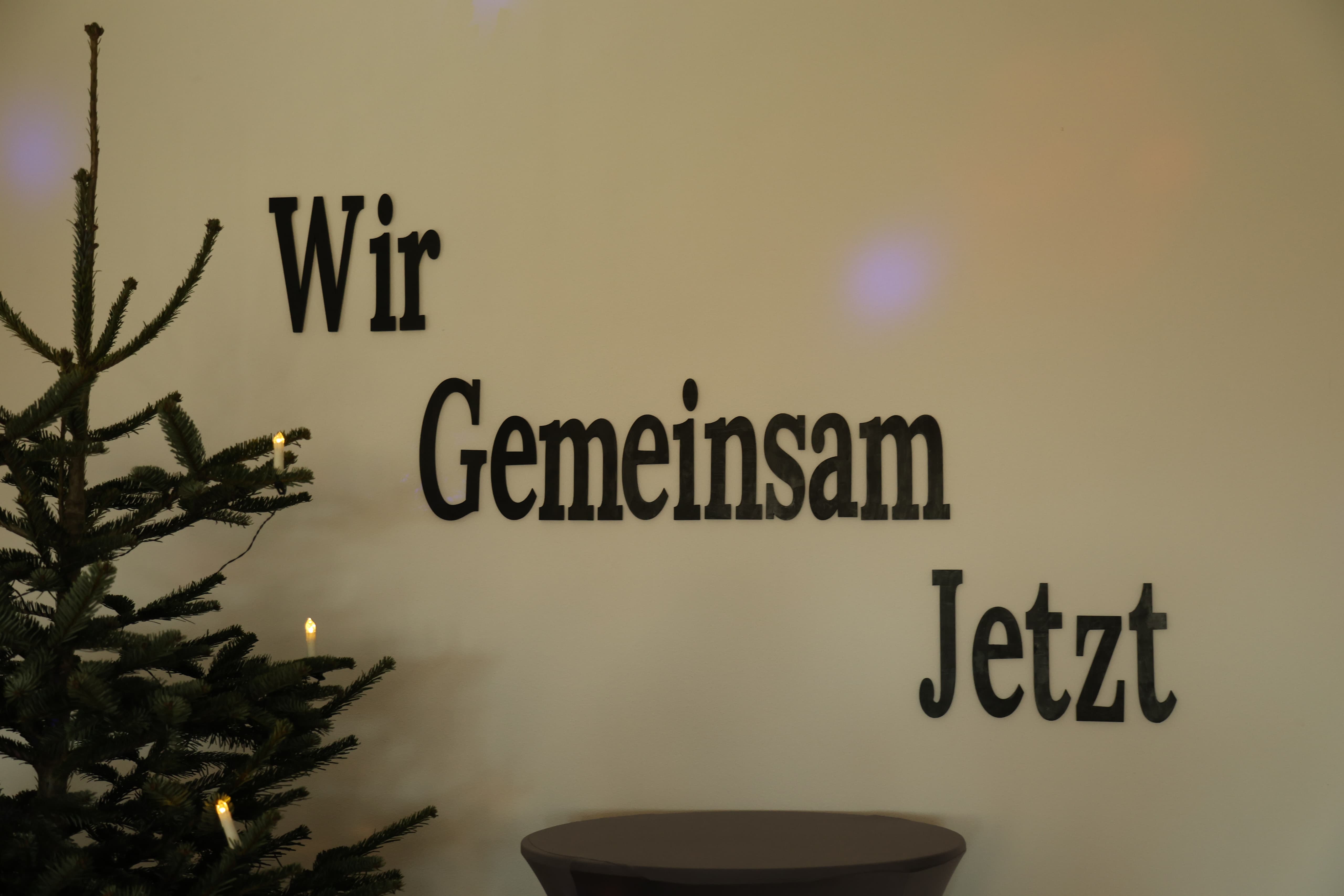 Helferinnen und Helfer beim Aufbau